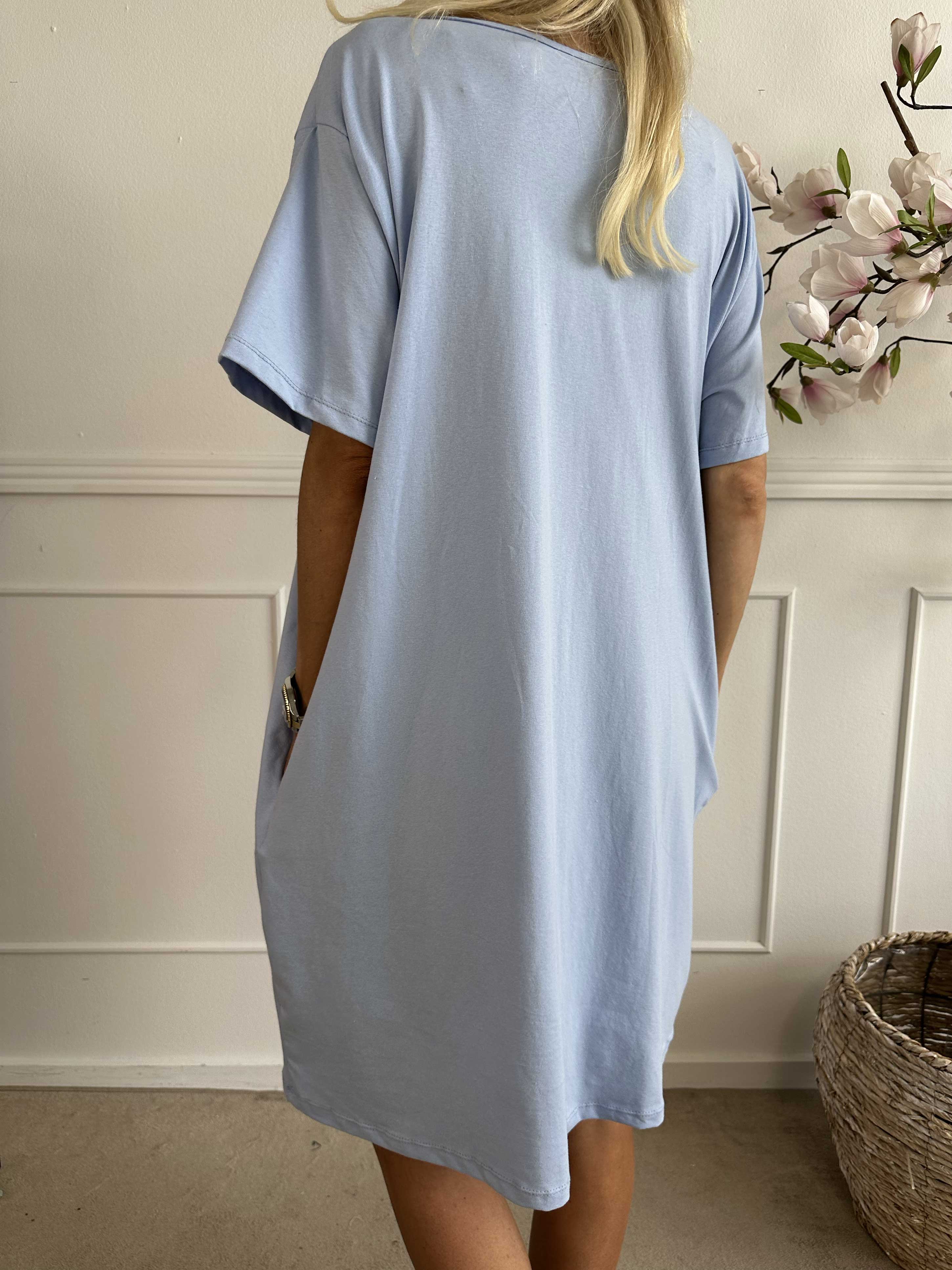 Mickey Dress - T-shirtklänning i bomull med kant i fuskpäls